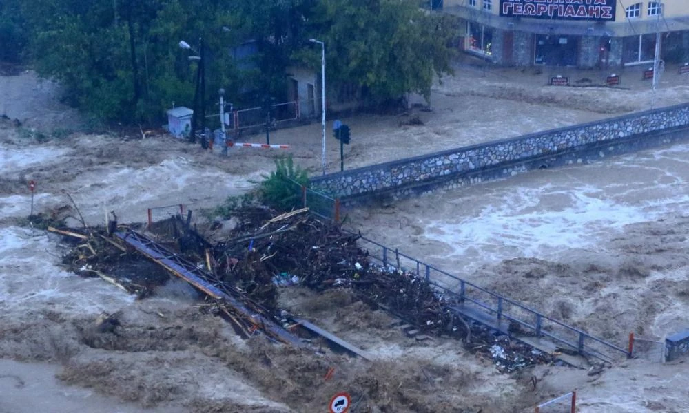 Αγώνας δρόμου για τους απεγκλωβισμούς στη Θεσσαλία-Αγνοούνται μητέρα και γιος στη Μεταμόρφωση Καρδίτσας- Αγωνία για τους αγνοούμενους